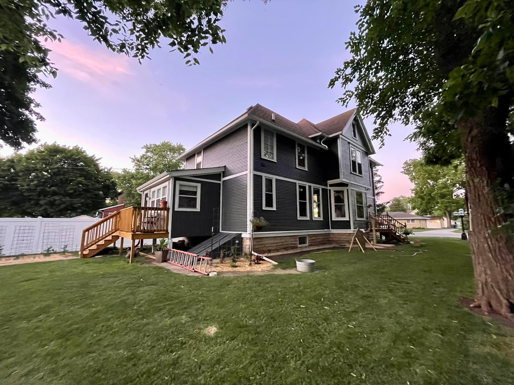 Top-rated exterior painting for residential properties in Momence and surrounding areas.