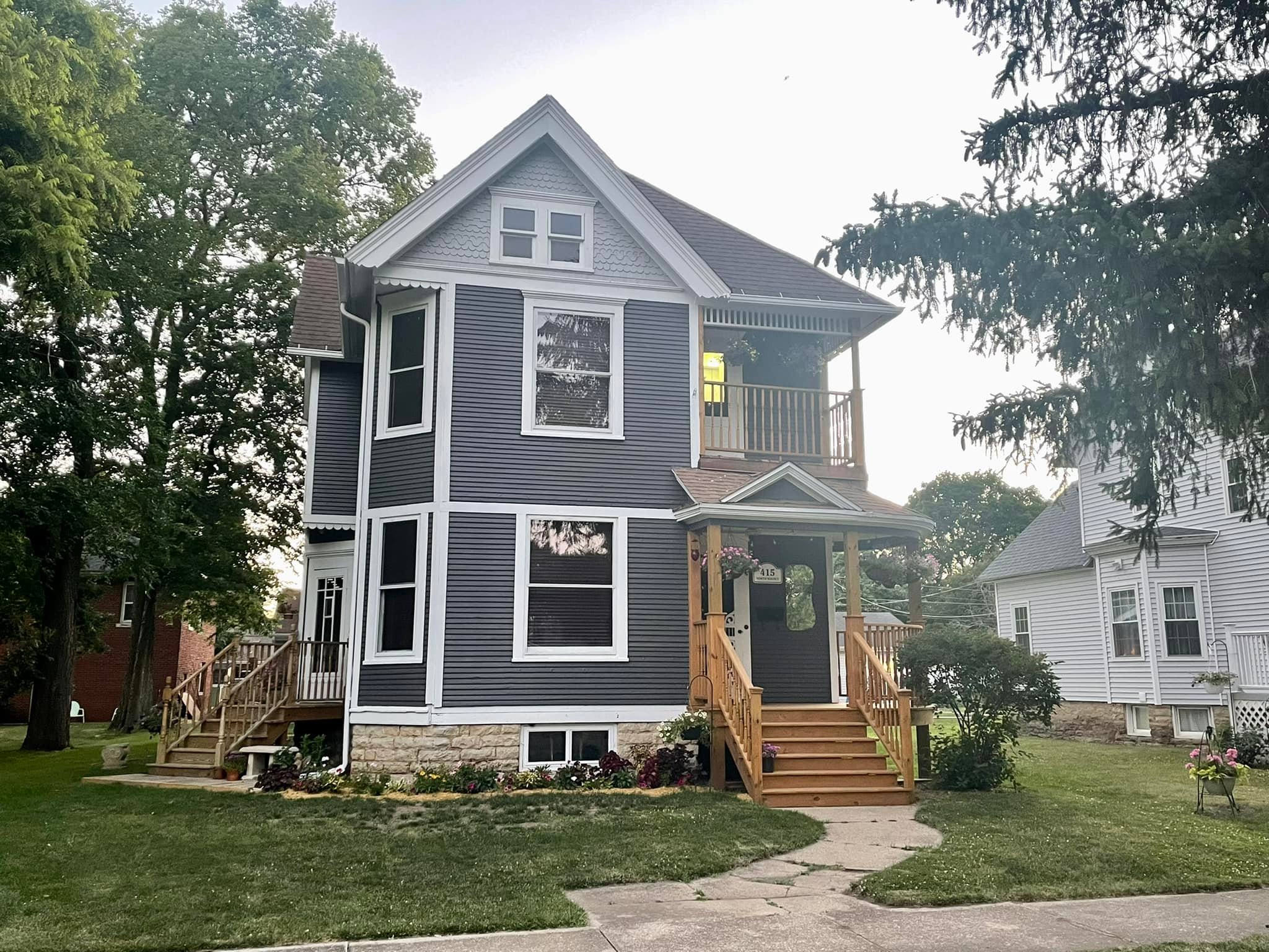 Expert exterior painting services for homes in Manteno, ensuring durability and curb appeal.