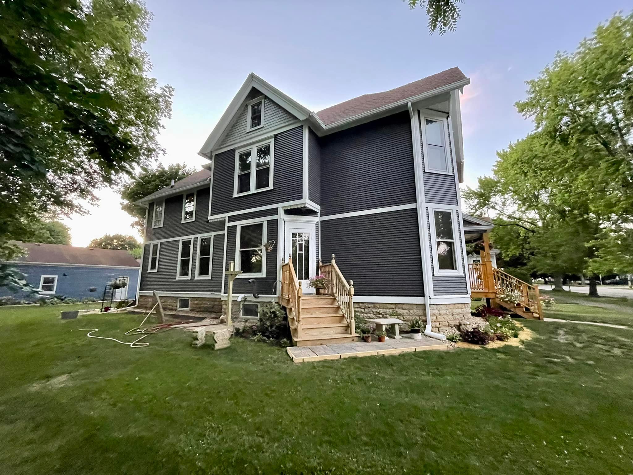 Top-rated exterior painting for residential properties in Momence and surrounding areas.