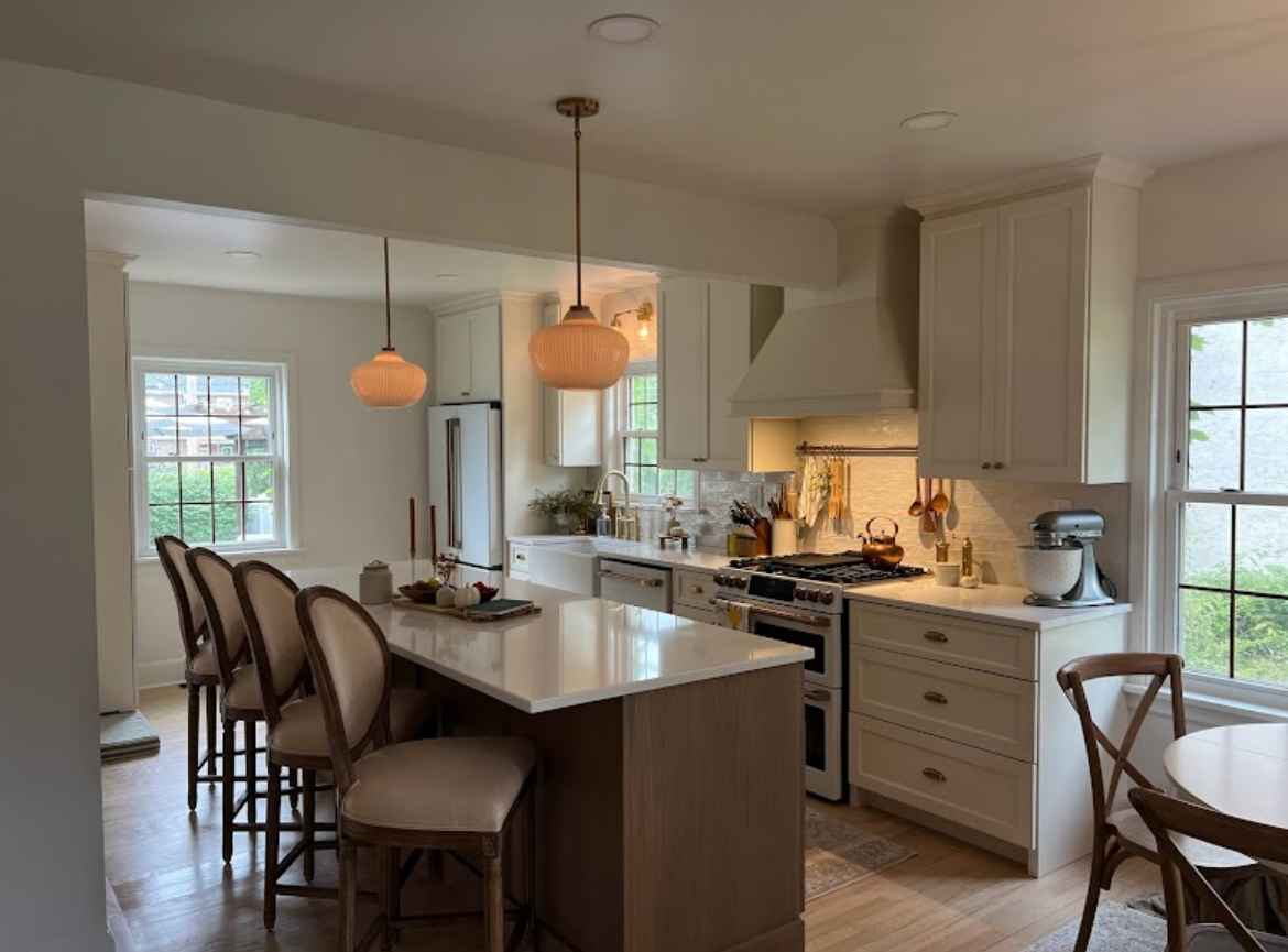 Affordable interior house painters in Kankakee, IL, specializing in premium finishes
